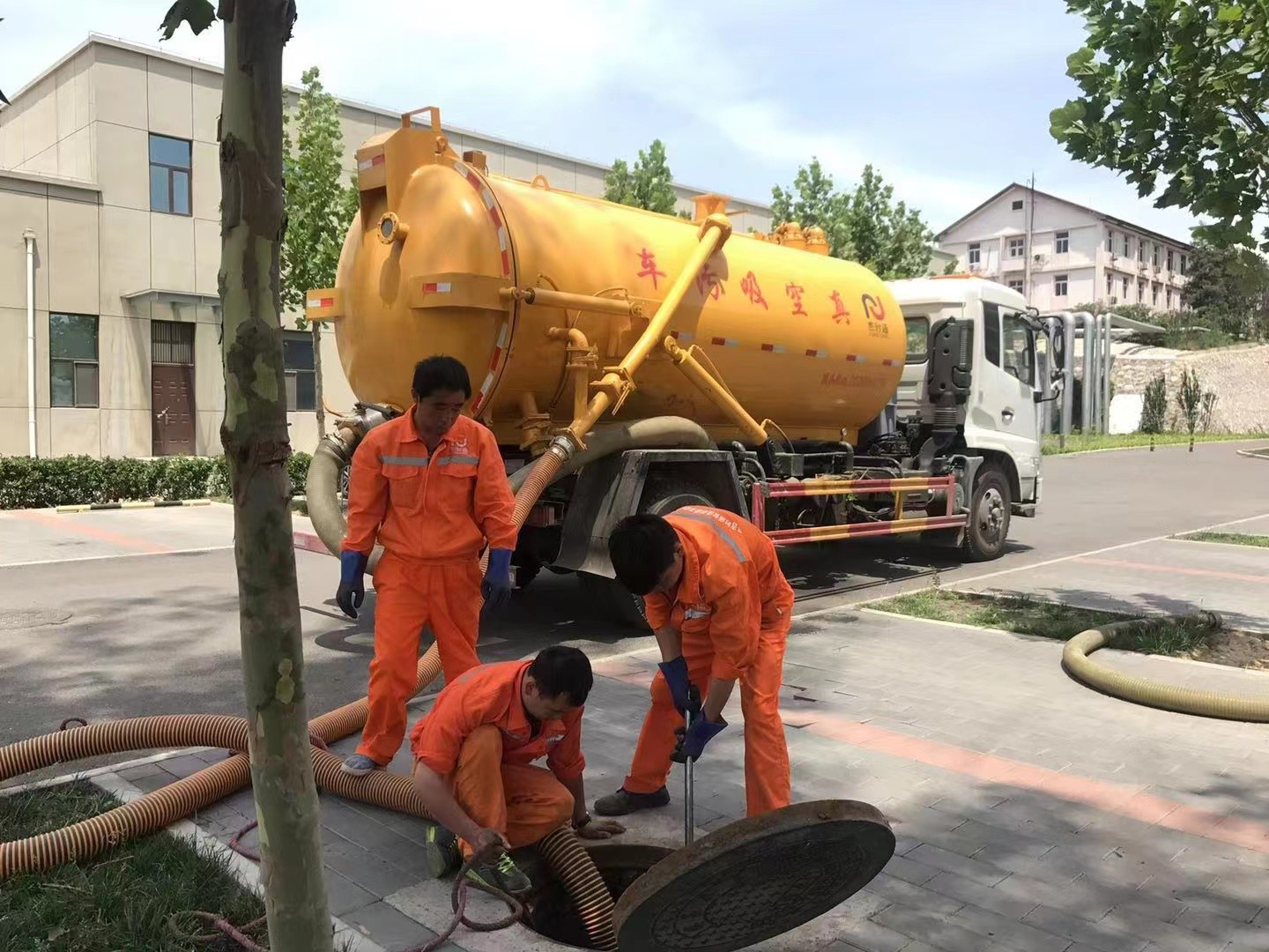 青山化粪池清理与5-8吨吸粪车施工效率分析